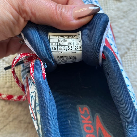 Brooks - Picture 4 of 5